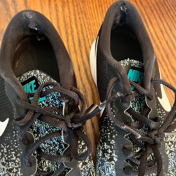 Nike women’s size 9 running shoes lovingly worn - Picture 5 of 10